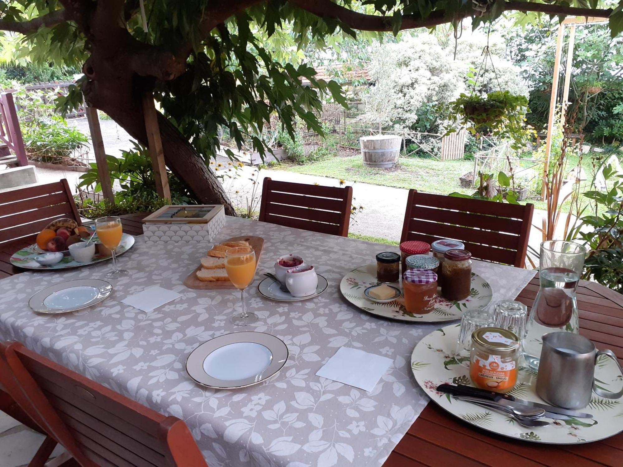 Au Bosquet, Chambre Et Salle De Bains Avec Petit Dejeuner A 600 M Du Centre Dans Un Cadre Calme Et Verdoyant Salies-de-Béarn Exterior foto